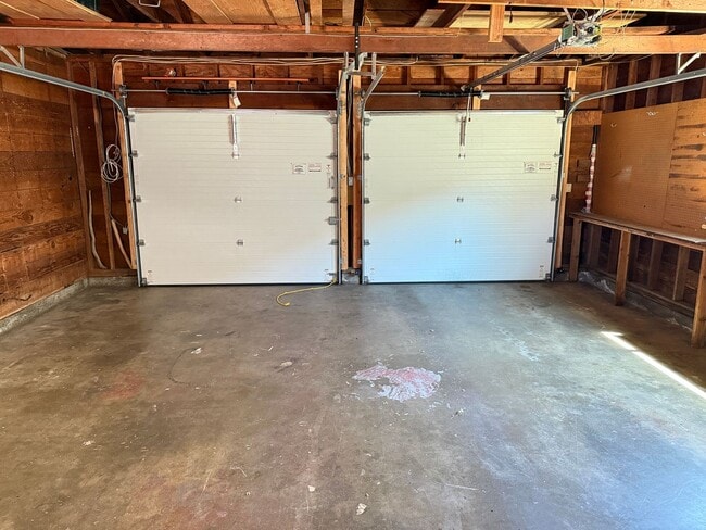 Building Photo - 3 bedroom, 1.5 bath house in Eugene!