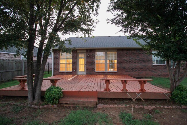 Building Photo - Darling Home In Jenks Schools!