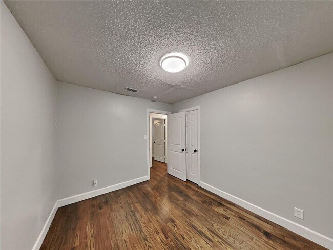 Building Photo - 3 BR/1.5BA | Renovated Single Family Home | 1-Car Garage | Gated backyard