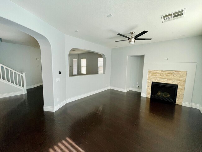 Building Photo - BEAUTIFUL HOME IN RHODES RANCH GUARD GATED COMMUNITY! AMMENITIES INCLUDE COMMUNITY BASKETBALL COU...
