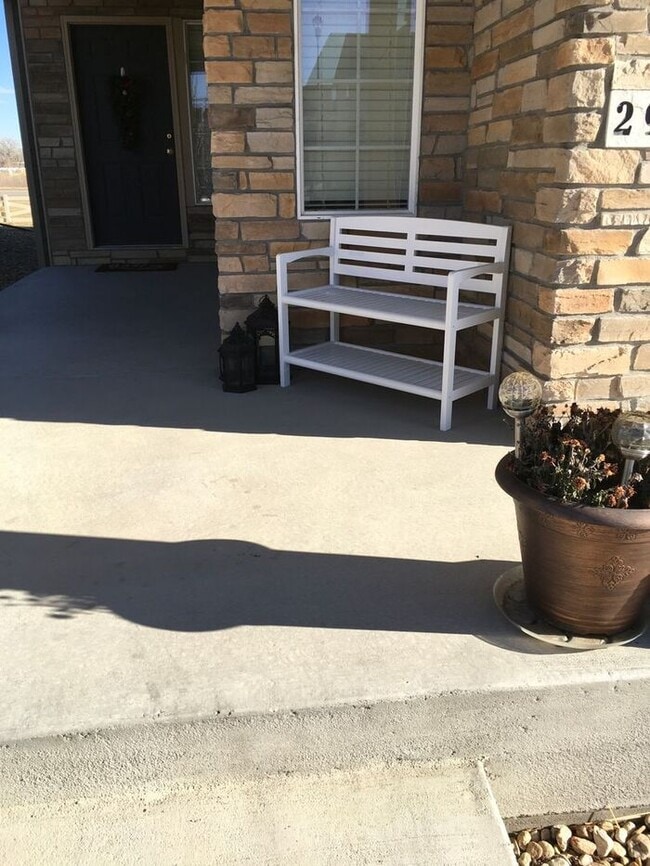 Building Photo - Stunning 3 Bed / 2.5 Bath 2-Story Home in ...