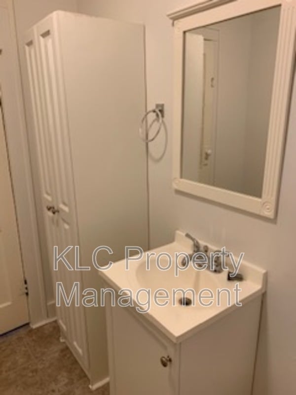 Building Photo - 411 E McKinley Ave