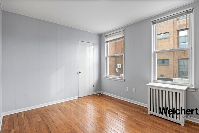 Building Photo - 800-802 KENNEDY Blvd