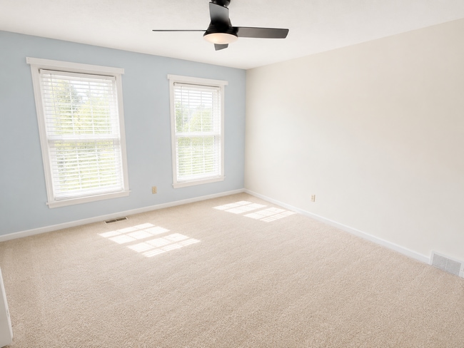 Building Photo - 243 Newfield Cir