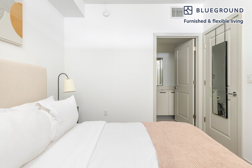 Building Photo - 221 SW 12th St