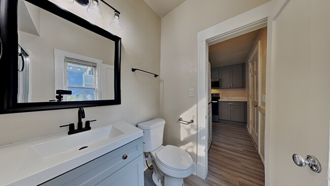 Building Photo - 718 S Yakima Ave