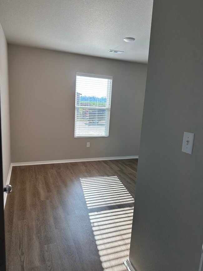 Building Photo - 117 Logan Dr