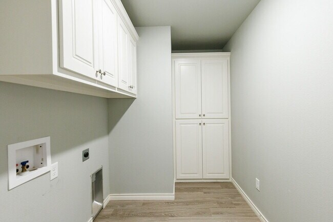Building Photo - Beautiful Duplex in Shallowater
