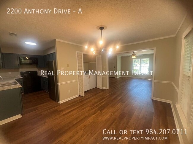 Building Photo - 2200 Anthony Dr
