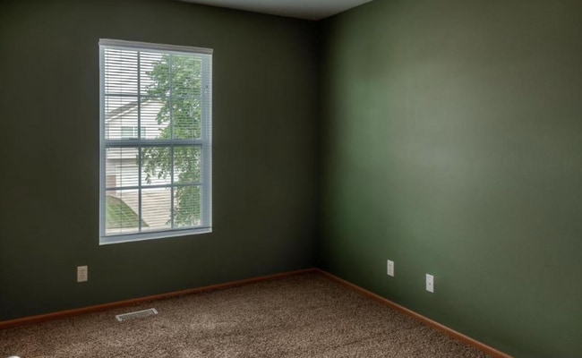 Building Photo - Inviting 3-Bedroom Near 168th & Giles!!