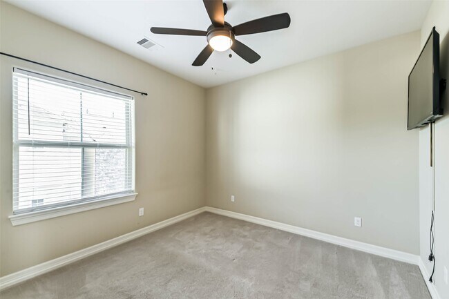 Building Photo - 11115 Olympia Dr