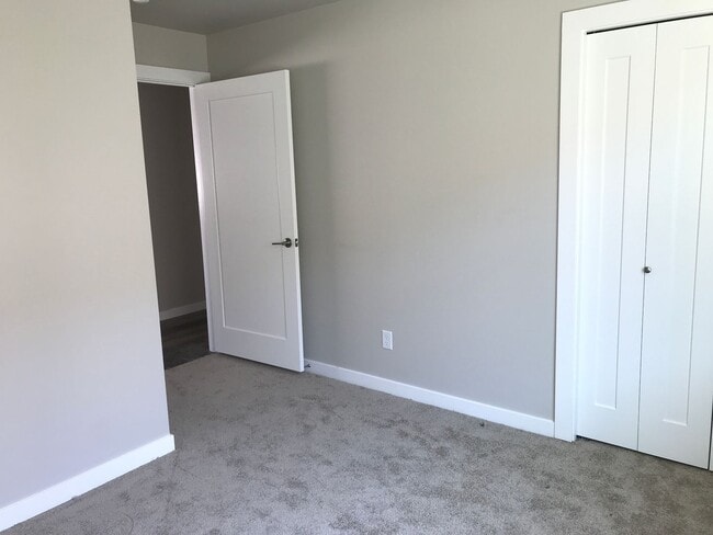 Building Photo - 3 bed/2 bath Craftsman Style Home, Private Development!!