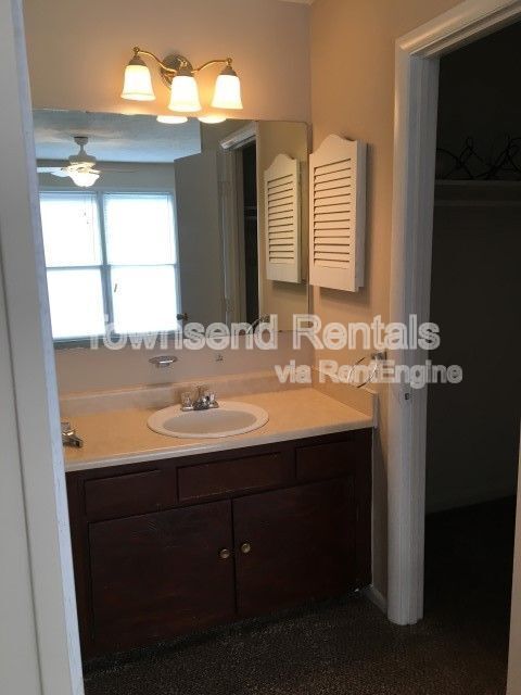 Building Photo - 7045 Candlewood Dr