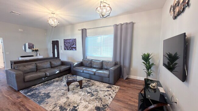 Building Photo - 4658 San Lorenzo Dr