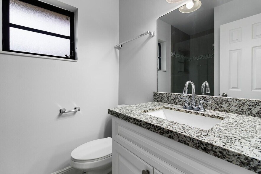 Building Photo - 9 Via de Casas Norte