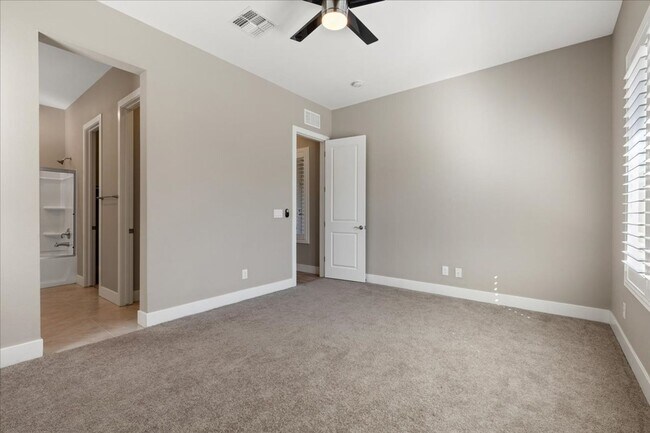 Building Photo - Lovely Home!