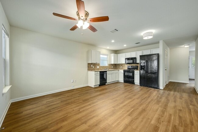 Building Photo - 1531 Parkfiled Cir 78664 | 3 Bed 2.5 Bath $1800 Coming soon - Available 04/26/26