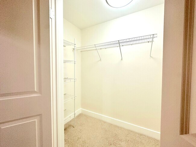 Building Photo - 24595 Town Center Dr