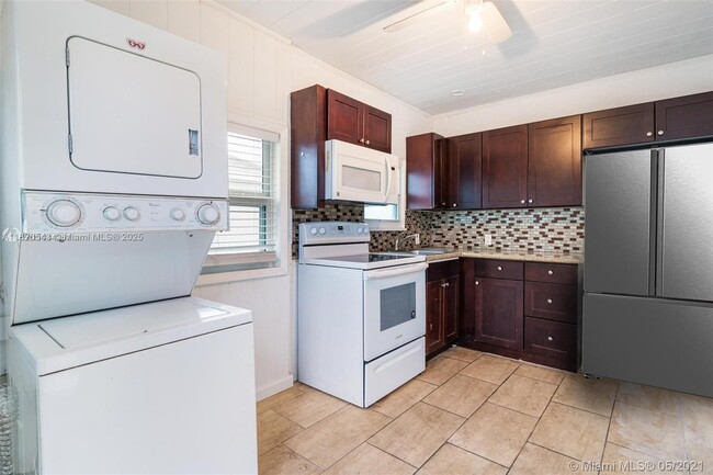 Building Photo - 440 NW 93rd St