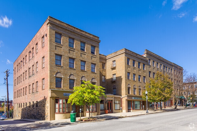 Exterior - Front - Astor Court Apartments