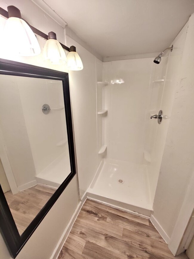 Building Photo - *Recently Updated 2BD/1.5BA Duplex Availab...