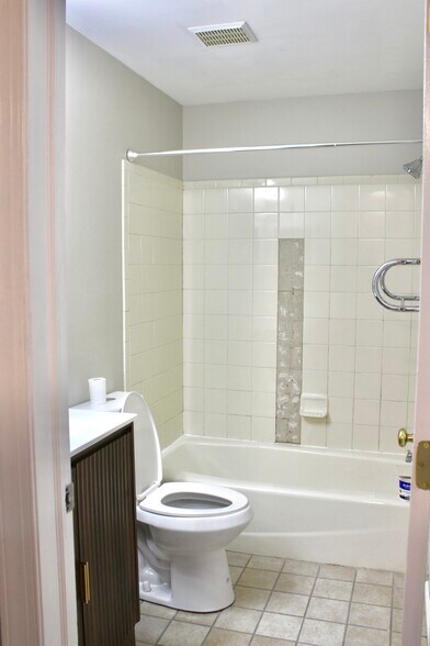Bathroom - 1912 W 3rd St