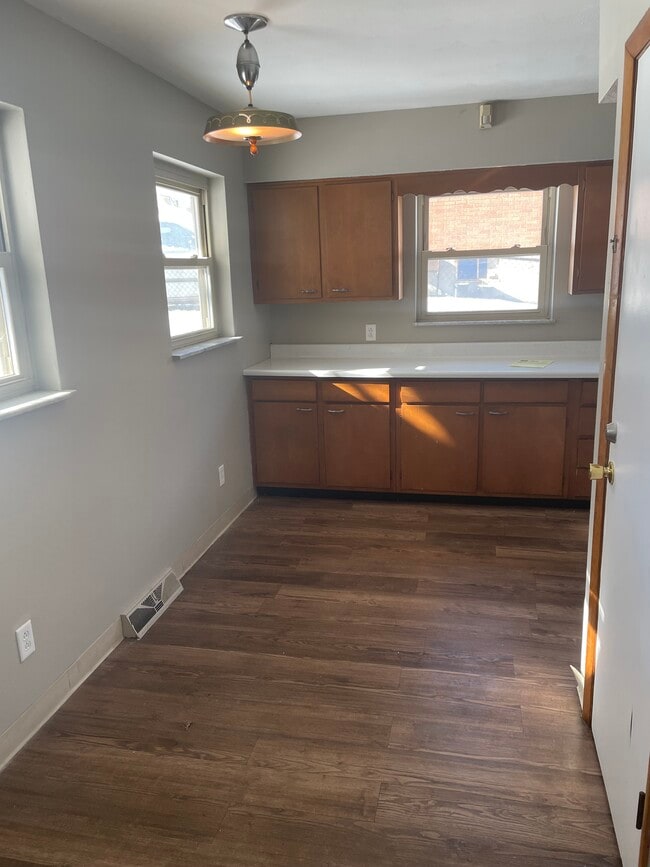 Building Photo - 4555 E 4th St