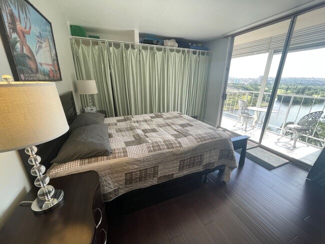 Building Photo - Fully furnished with amazing panoramic views.