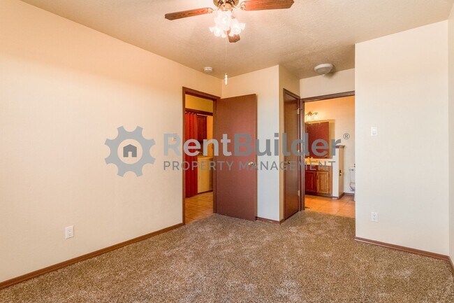 Building Photo - 2805 Palo Verde Dr NE