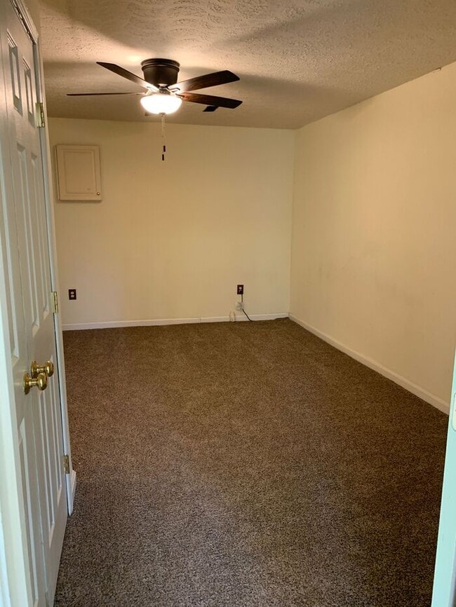 Building Photo - 126 Kings Mill Dr