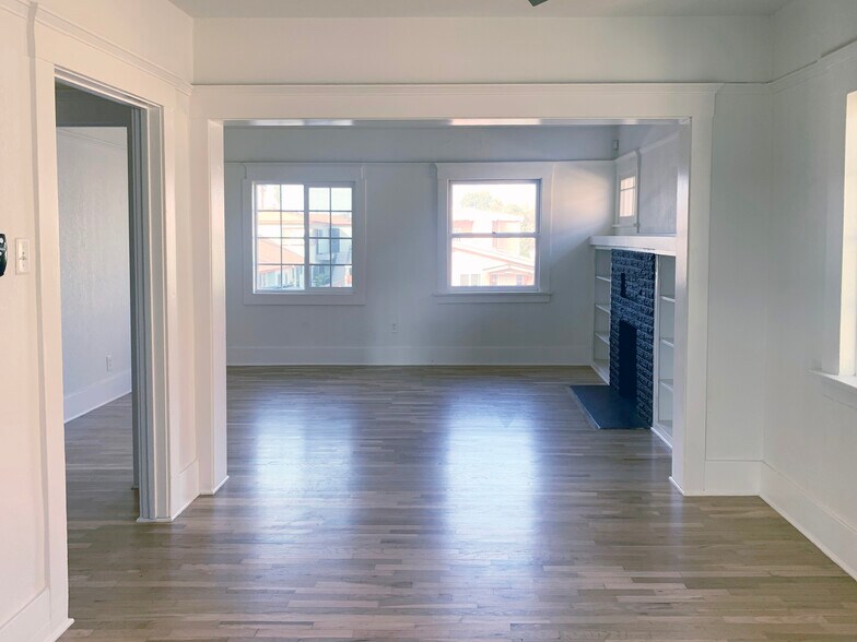 Building Photo - 1386 W 38th St