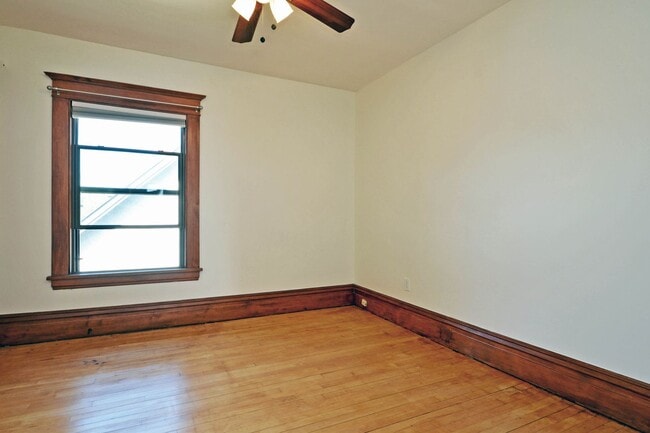 Building Photo - Beautiful 4-Bedroom 2-Bathroom Home in St. Paul!