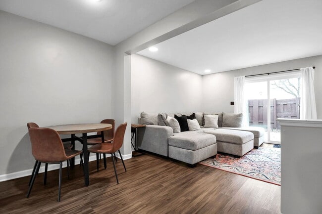 Building Photo - 1226 Woodbrook Cir W