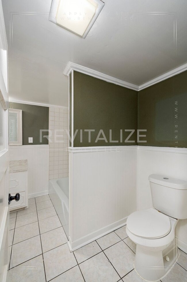 Building Photo - Adorable 3 Bed 2 Bath Cottage with Double ...