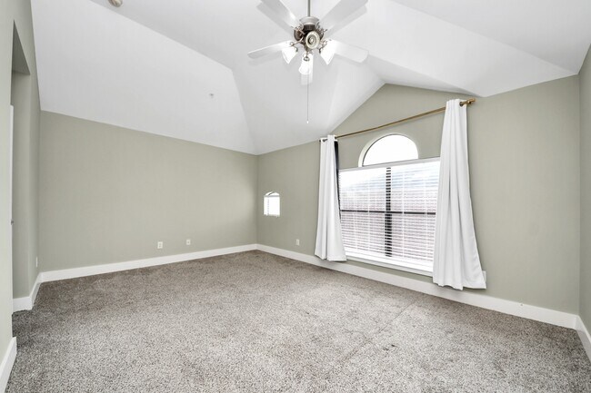 Building Photo - 8715 Meadowcroft Dr