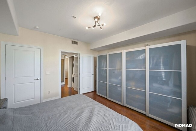 Building Photo - Charming 1.5BR Condo in Englewood