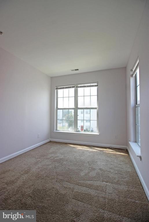Building Photo - 622 Sprite Way