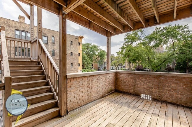 Building Photo - Lincoln Park Renovated Apartments!