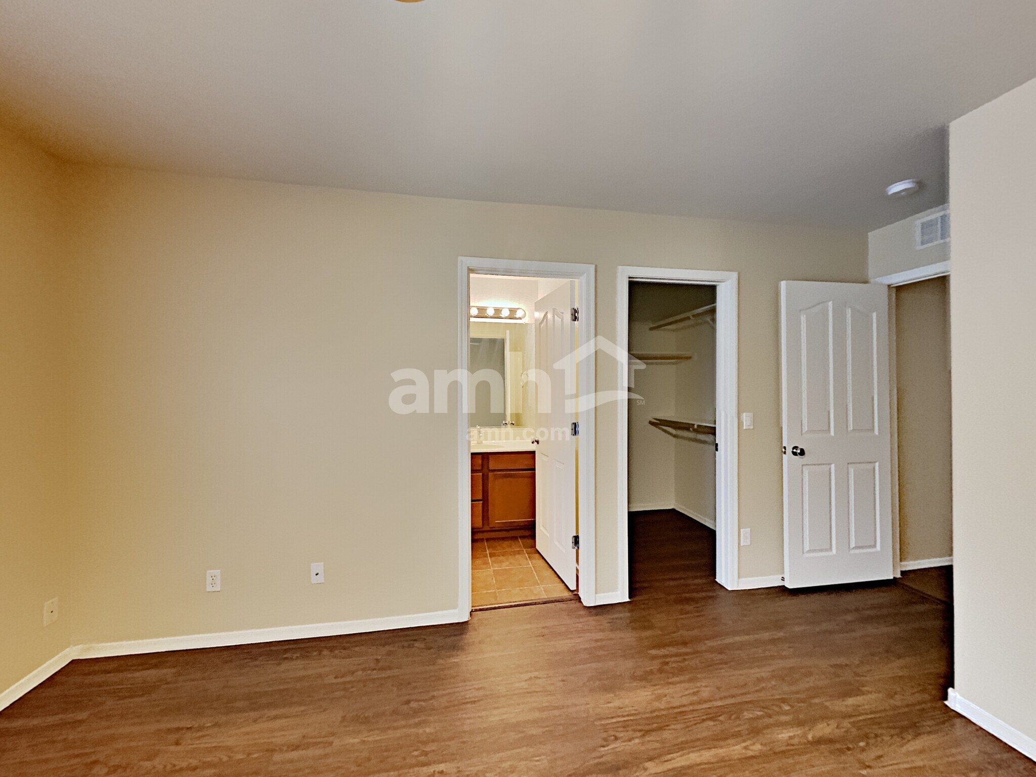 Building Photo - 5305 S 27th Dr