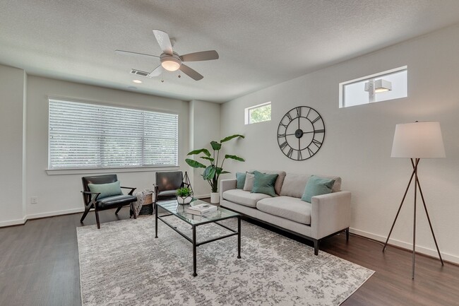 Building Photo - * MOVE IN SUMMER 7/30/2027 * 5-Bed 5.5 Bat...