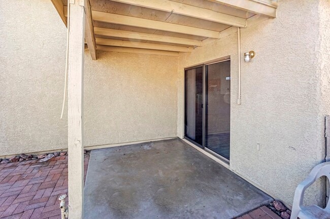 Building Photo - 4663 S Valley Rd