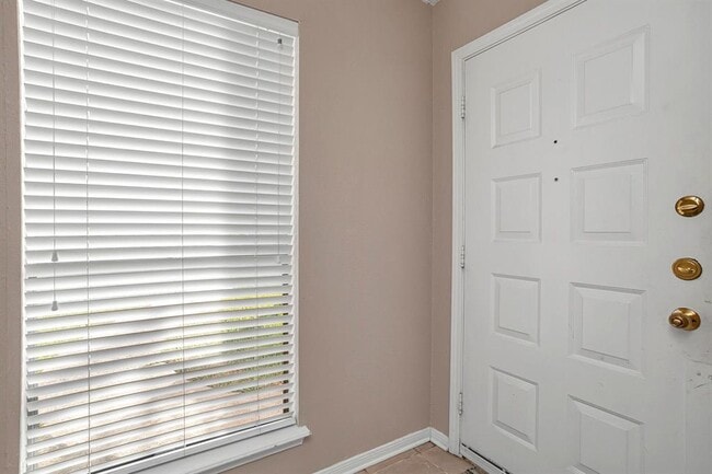 Building Photo - 104 Lakeview Terrace