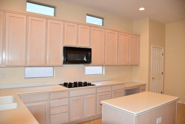 Building Photo - 2057 King Mesa Dr
