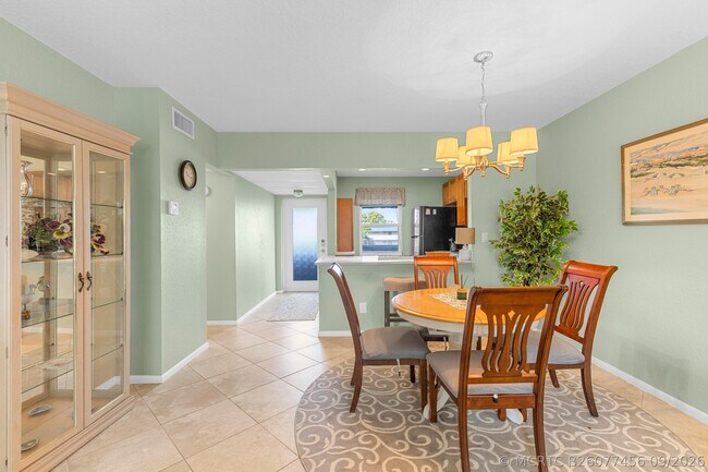 Building Photo - 7797 Golf Cir Dr