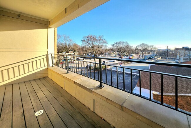 Building Photo - 1202 Waukegan Rd