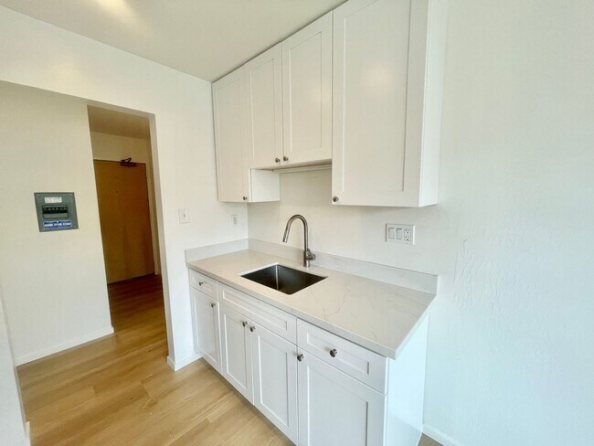 Building Photo - Potrero Hill 1 BR/1BA -  Parking, Laundry,...