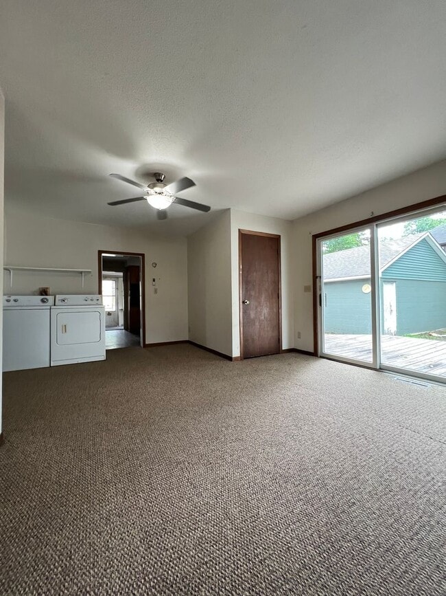 Building Photo - Three Bedroom,  2 Bathroom Apartment near ...