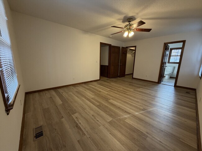 Building Photo - 144 Fern Forest Dr