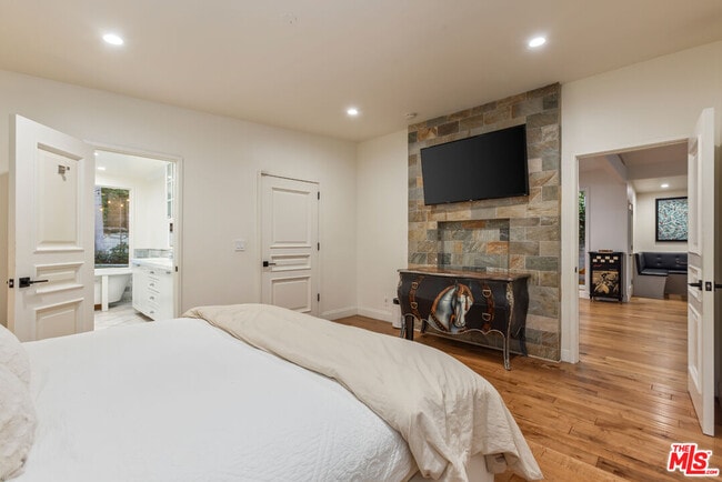 Building Photo - 7473 Mulholland Dr