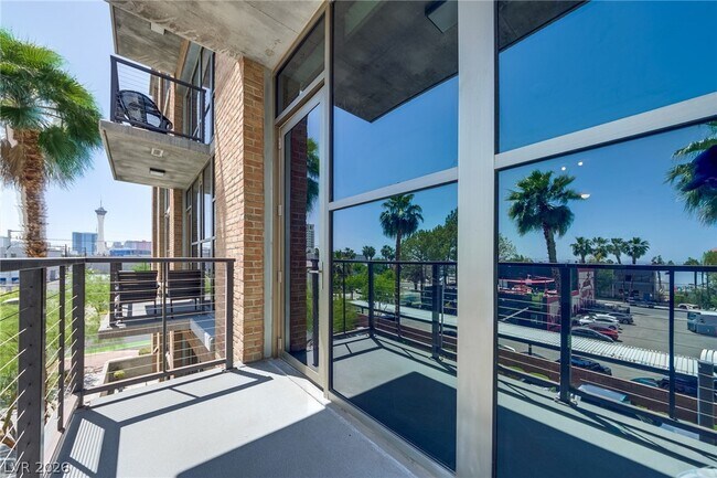 Building Photo - 353 E Bonneville Ave